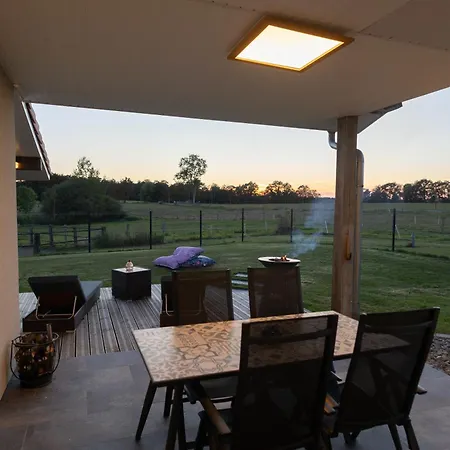 Le Domaine De L'etang Fourchu Ferienhaus *
